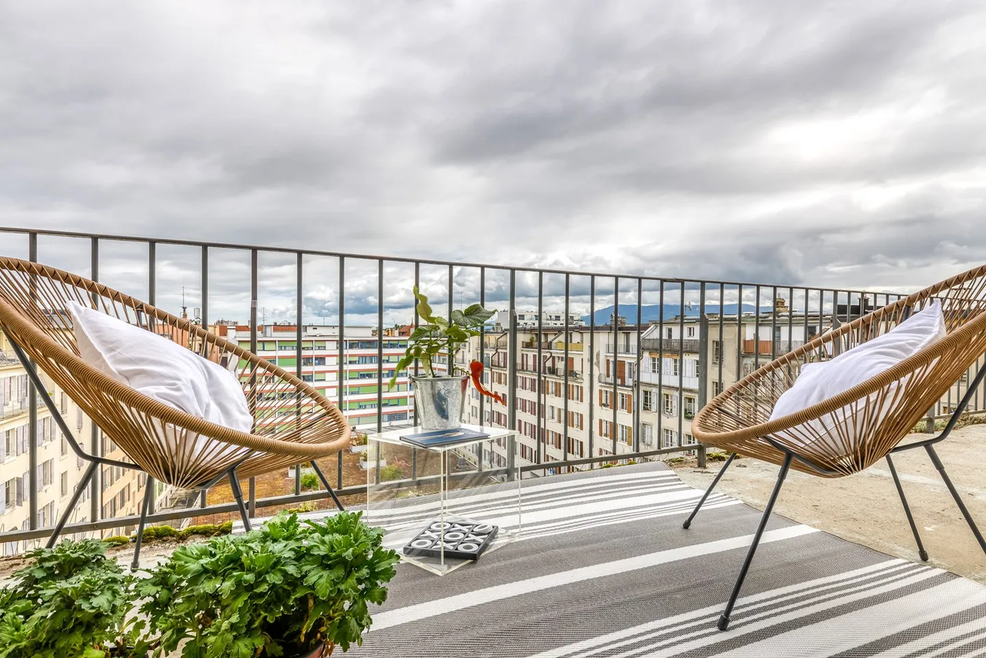 Charming Condo in Geneva - Photo 13 of 14