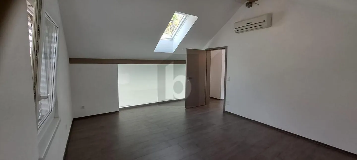Casa a schiera moderna con giardino - Foto 5 di 6
