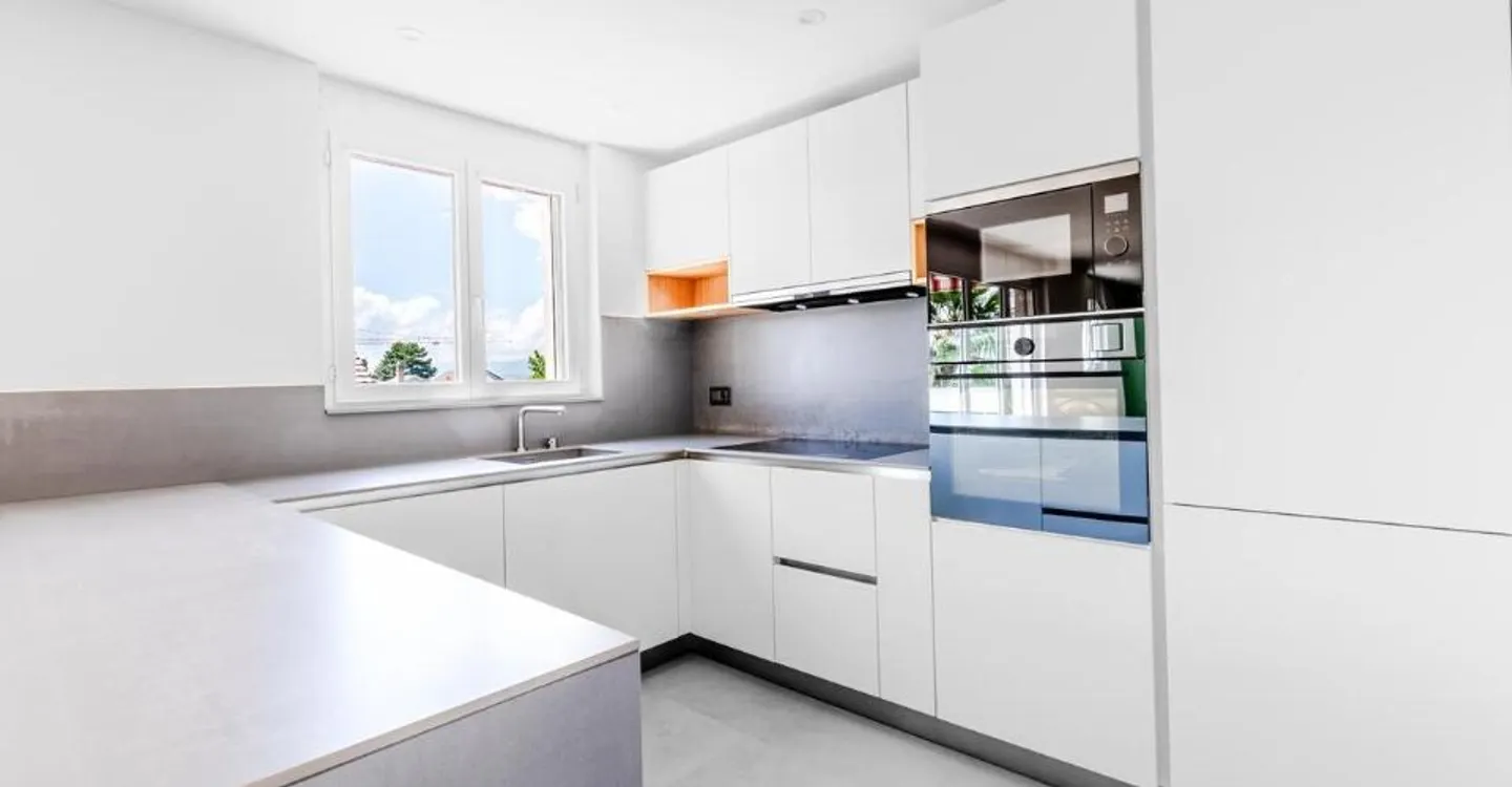 Heartthrob in the center of Prilly! Completely renovated. - Photo 3 of 10