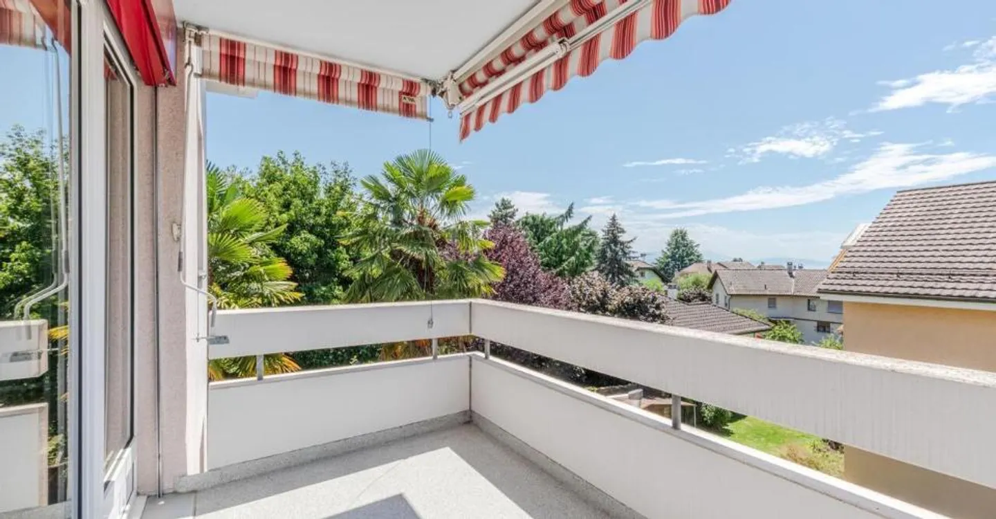 Heartthrob in the center of Prilly! Completely renovated. - Photo 4 of 10