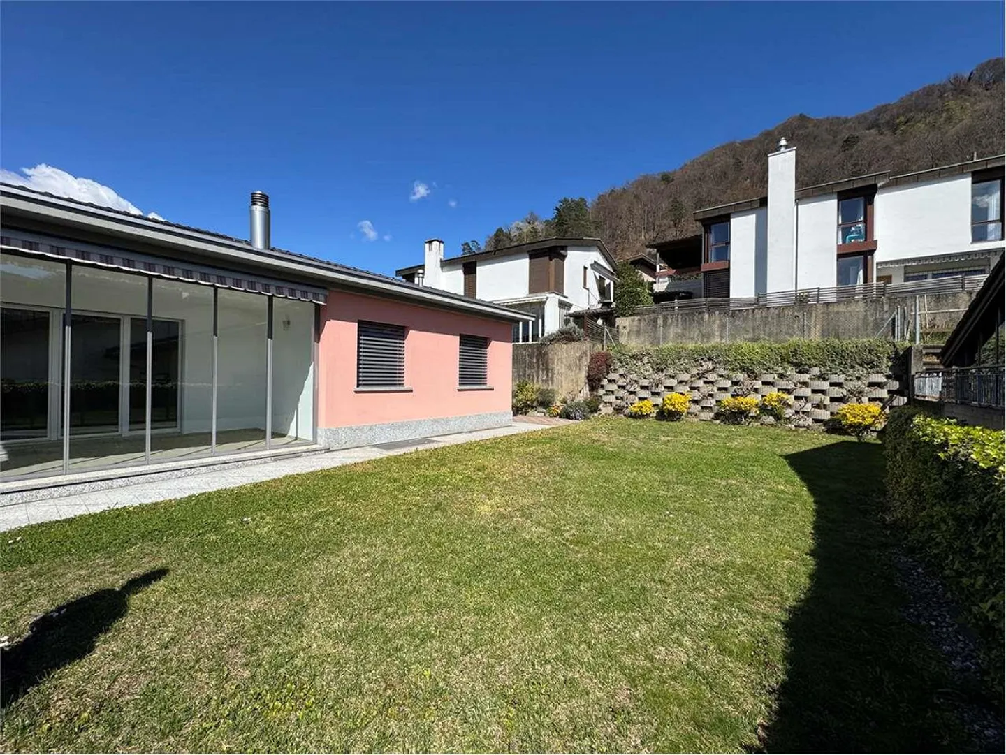 Villa moderna unica con vista lago a Collina D'Oro - Residenza - Foto 7 di 13