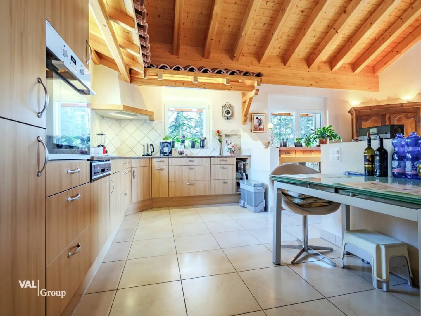 Magnifica residenza con 3 appartamenti spaziosi - Foto 3 di 13