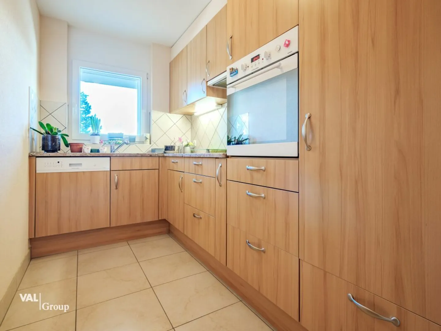 Magnifica residenza con 3 appartamenti spaziosi - Foto 9 di 13