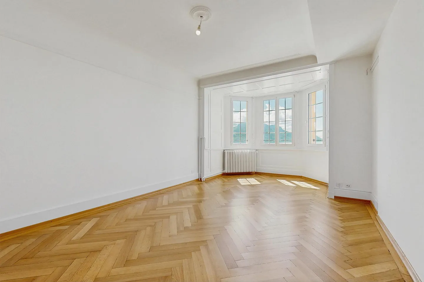 Enjoy a pleasant living environment - Photo 2 of 12