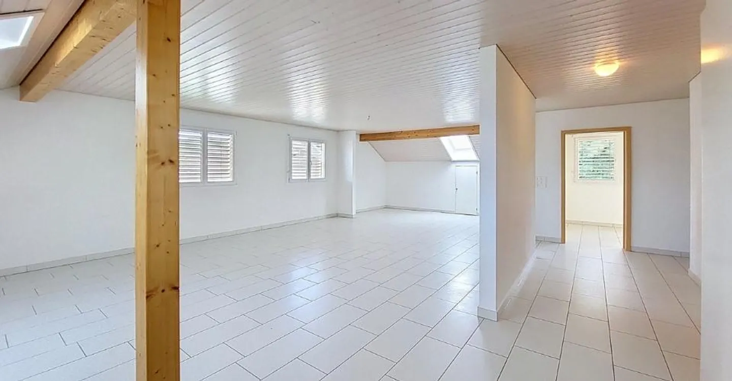 3.5-room apartment of 119 m2 with balcony in Chabrey / VD - Photo 2 of 13