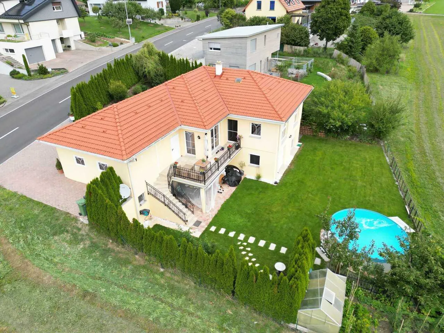 8.5-Room Single-Family Home with Pool and Scenic View in Stüsslingen - Photo 2 of 13