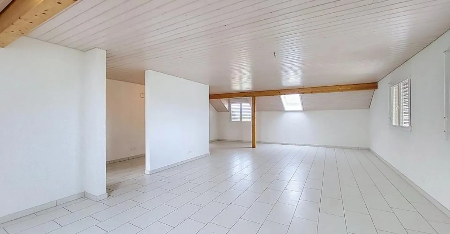 3.5-room apartment of 119 m2 with balcony in Chabrey / VD - Photo 3 of 13