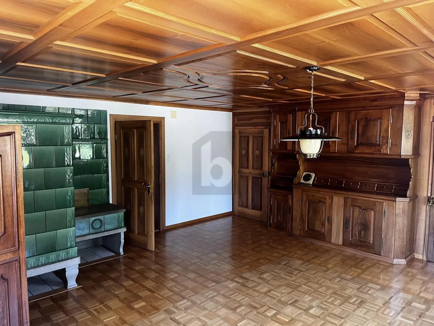 HISTORICAL CHARM MEETS MODERN LIVING COMFORT - Photo 4 of 5