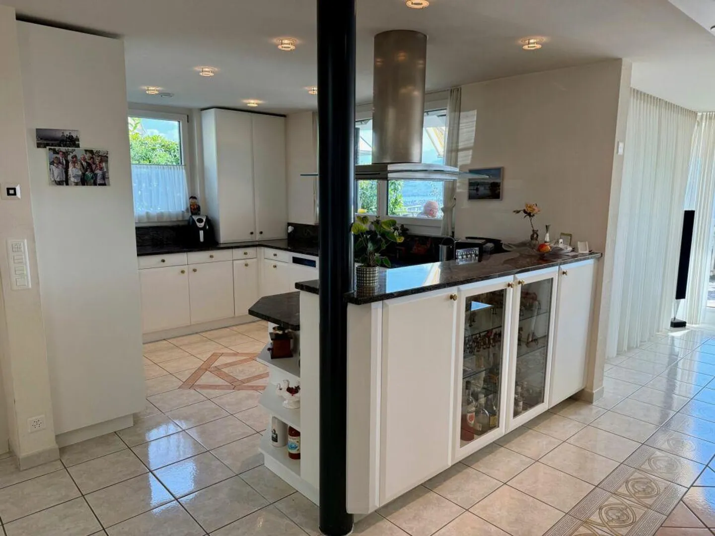 Exclusive penthouse apartment with lake view - Photo 3 of 6