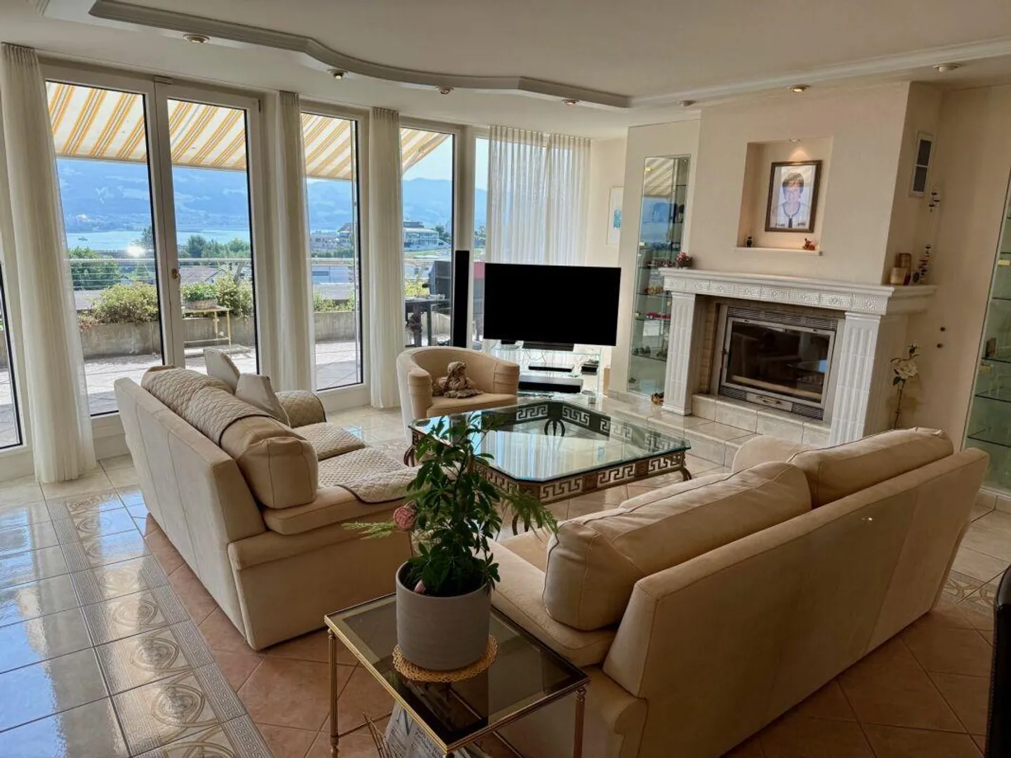 Exclusive penthouse apartment with lake view - Photo 4 of 6