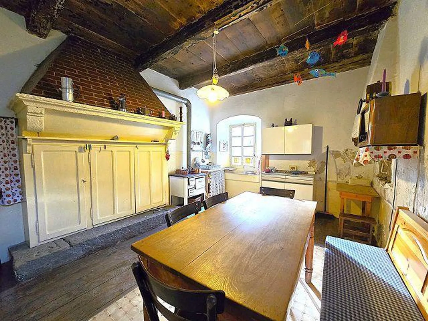 Casa storica di 12 loc. con grande terreno e bella vista aperta - Foto 2 di 41