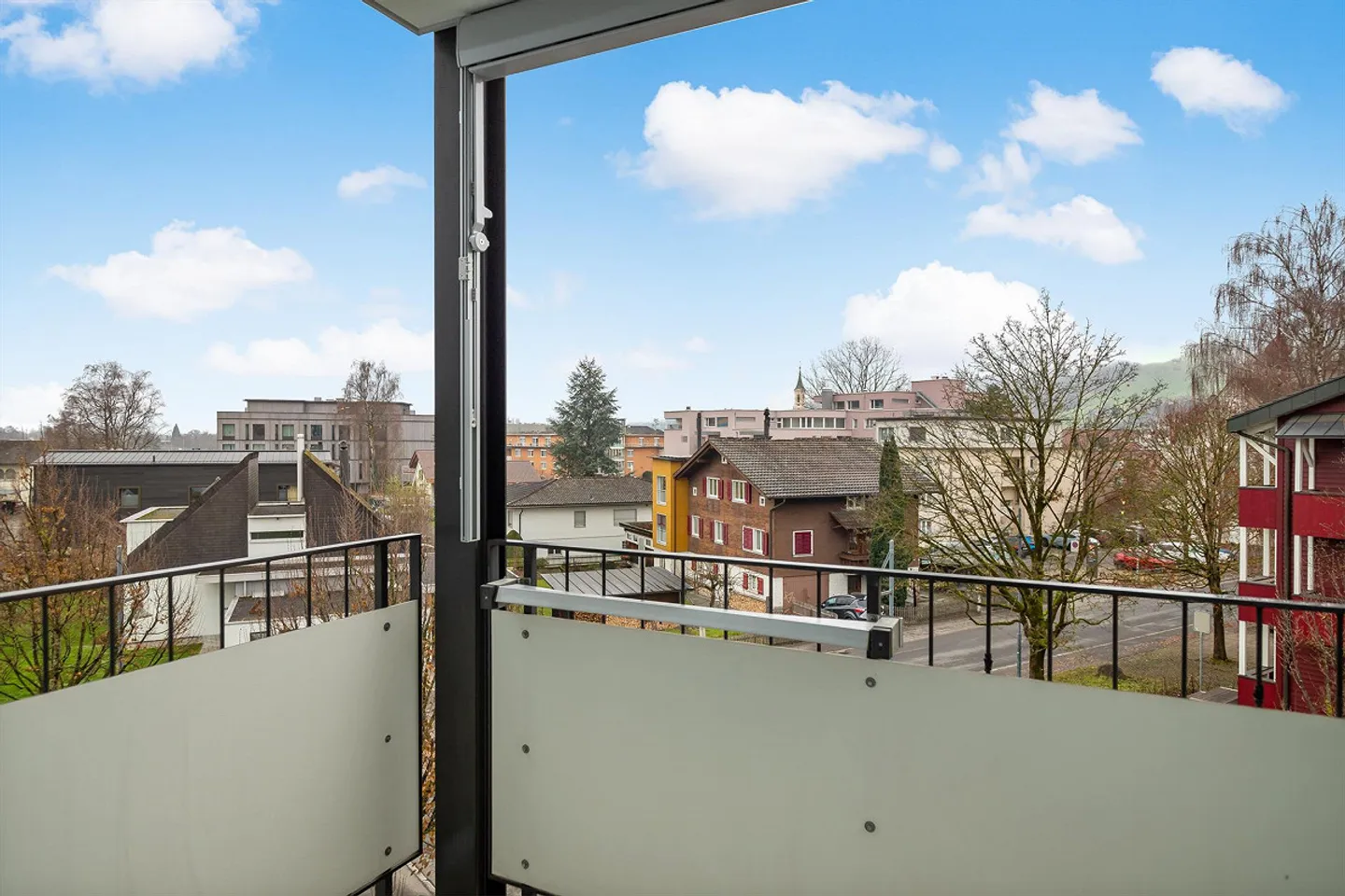 Bright sunny corner apartment in Sarnen - Photo 3 of 13