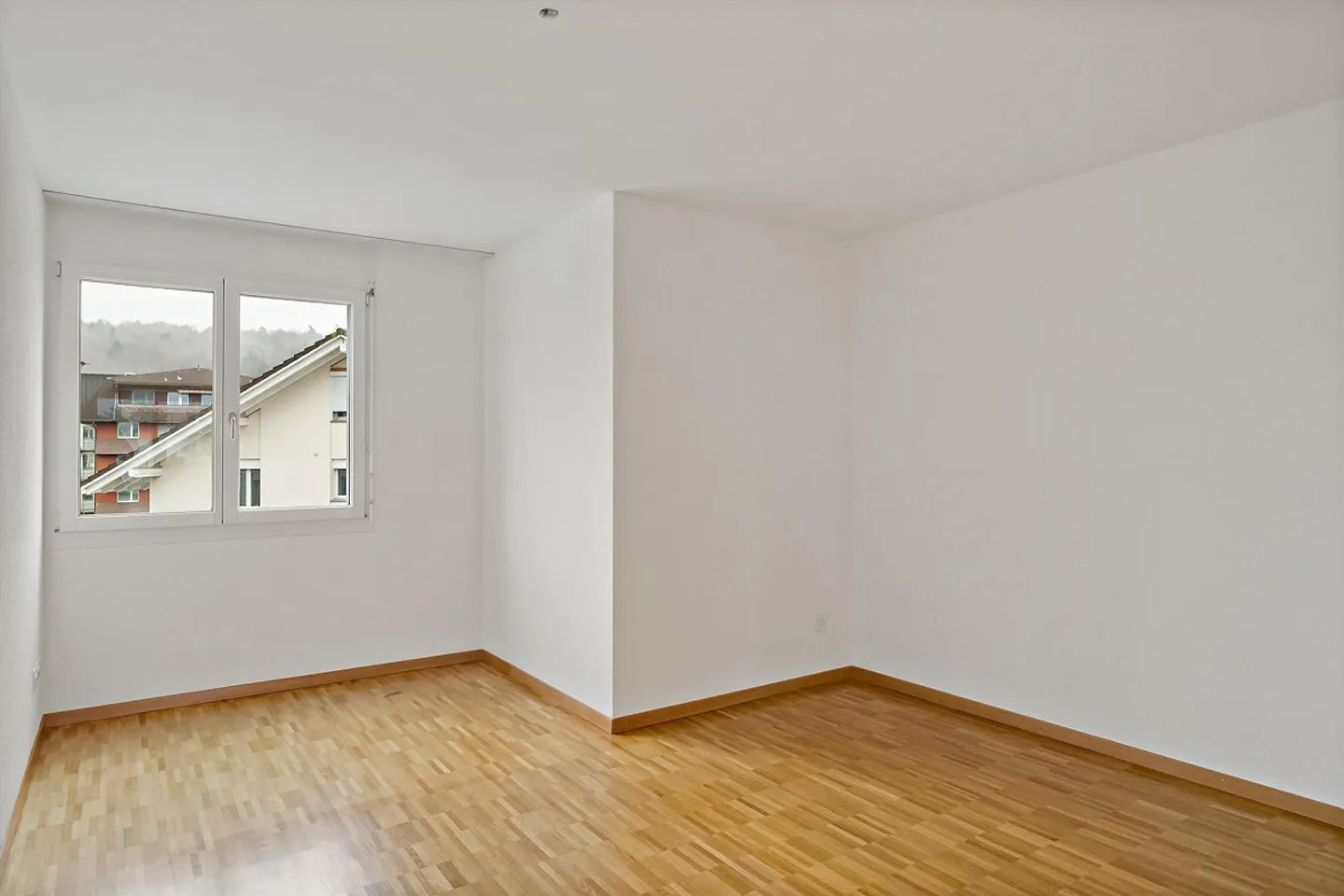 Bright sunny corner apartment in Sarnen - Photo 5 of 13