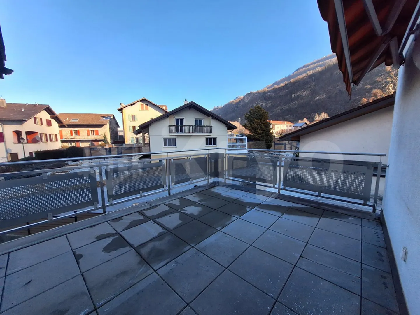 Charmant Appartement avec Terrasse - Photo 2 sur 9
