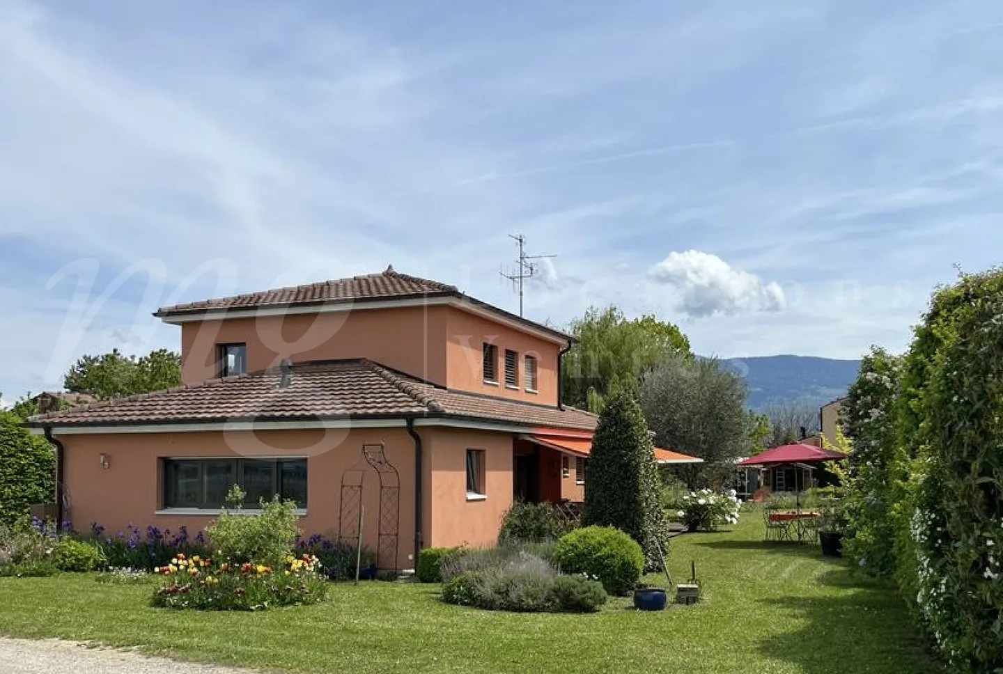 Charmantes Einfamilienhaus mit Garten - Foto 2 von 10