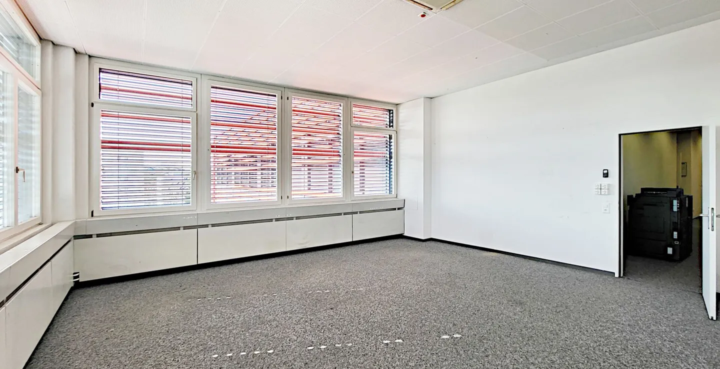Platz für drei bis vier Arbeitsplätze (bis 31.03.2027) - Foto 1 von 8