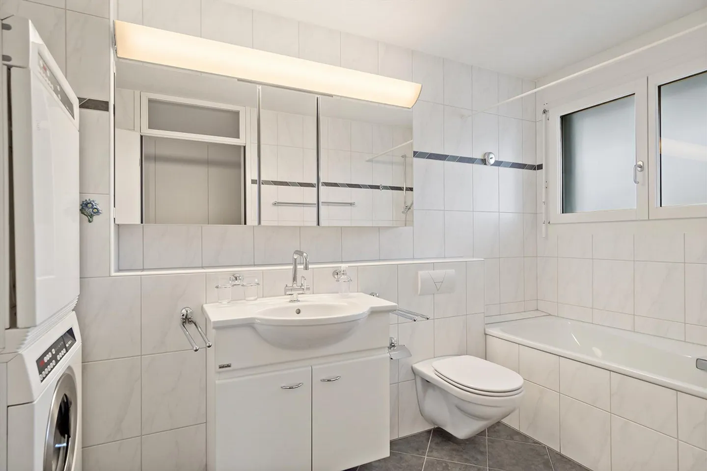 Bright sunny corner apartment in Sarnen - Photo 8 of 13