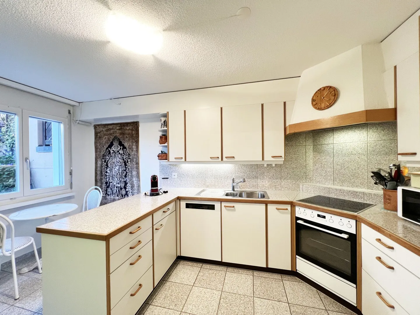 Living with a View - Charming Middle House in a Good Location in Ennetbaden - Photo 2 of 12