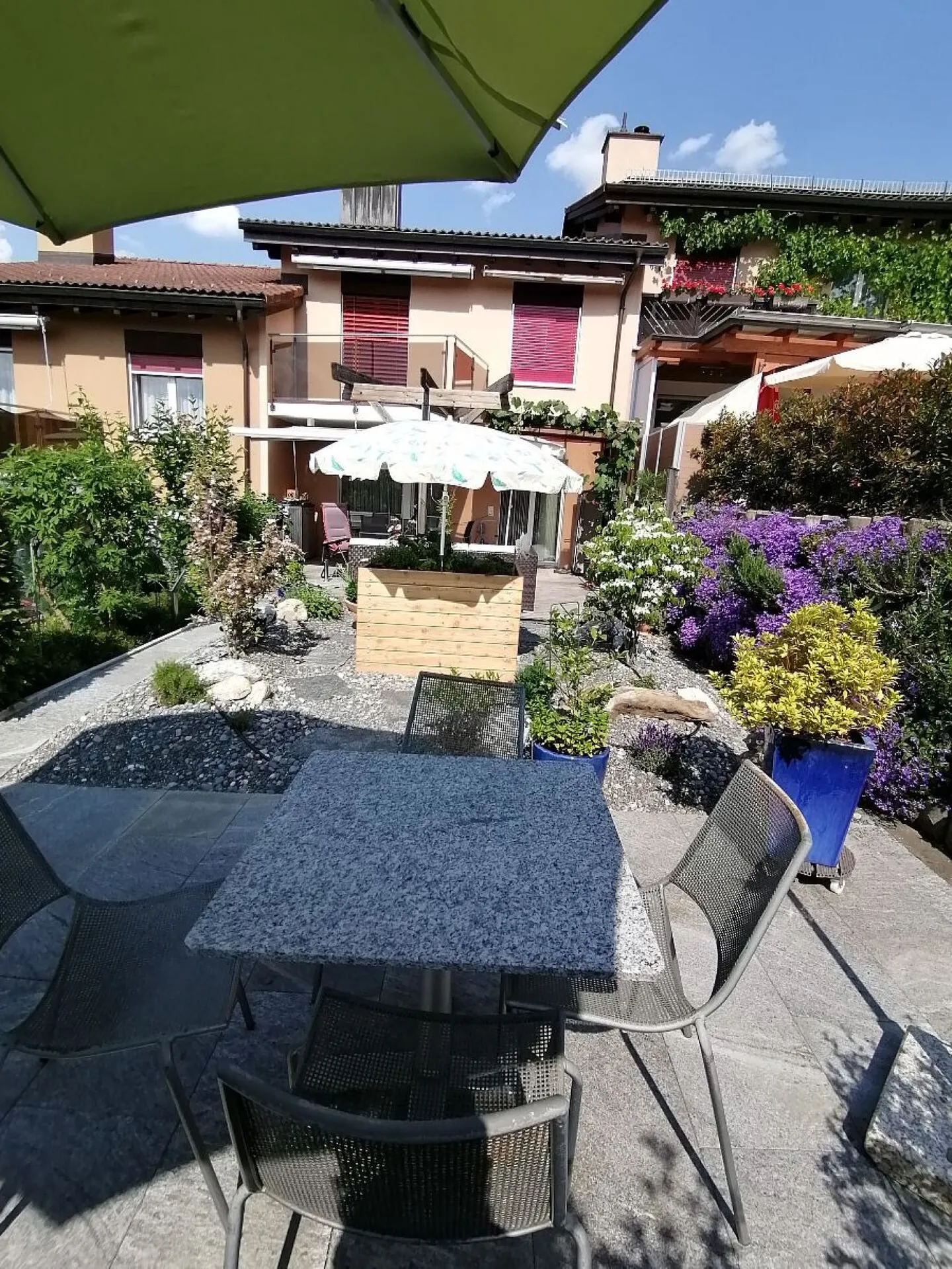 Living with a View - Charming Middle House in a Good Location in Ennetbaden - Photo 4 of 12