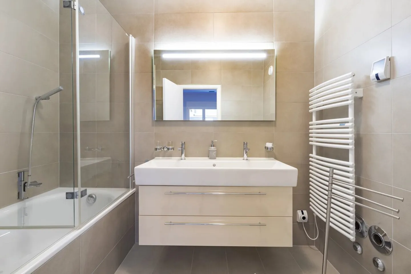 Bel appartement de 3,5 pièces au centre-ville, avec grande terrasse - Photo 6 sur 11