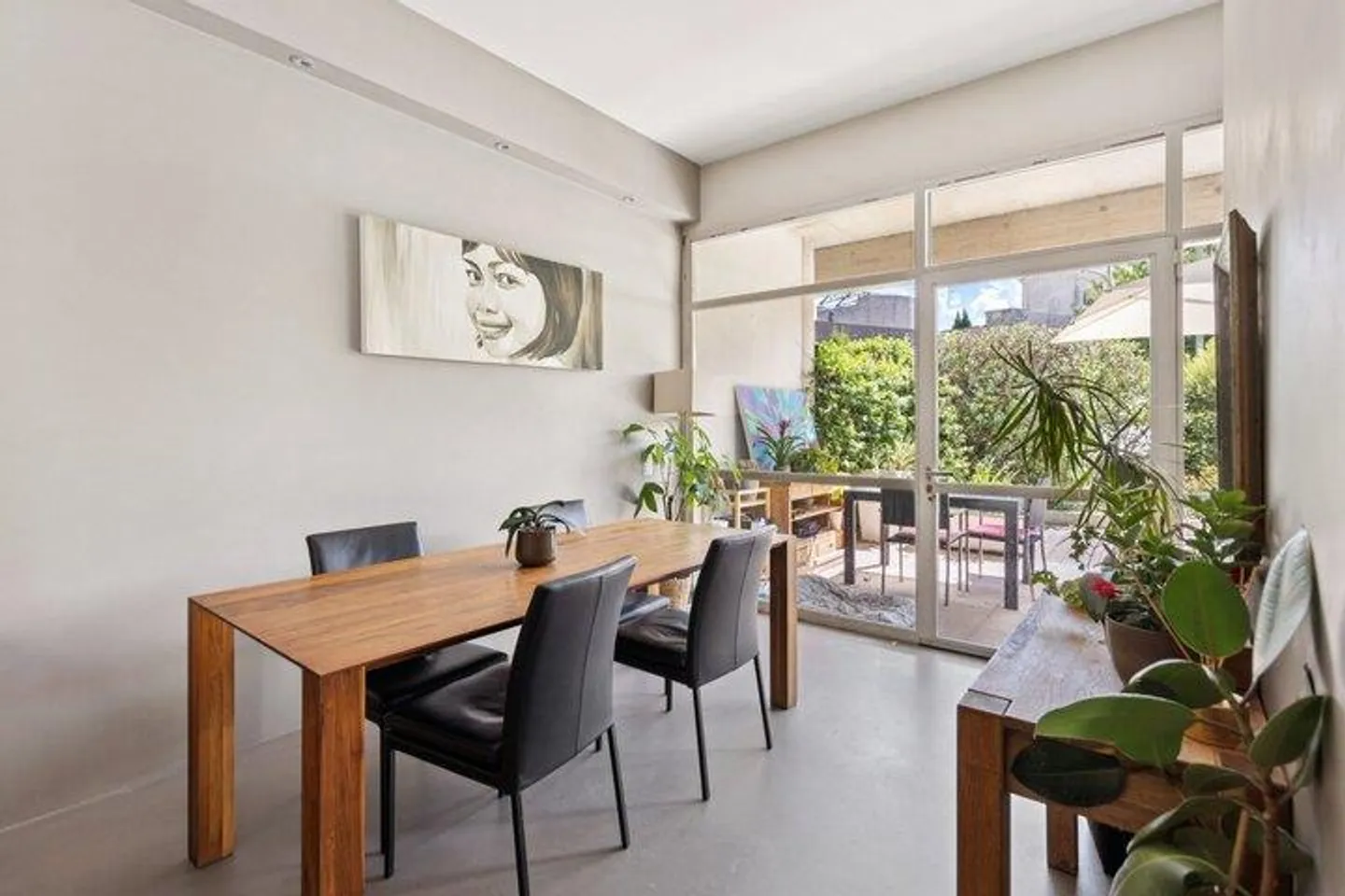 MODERN GARDEN APARTMENT - GREATLY RENOVATED - Photo 4 of 8