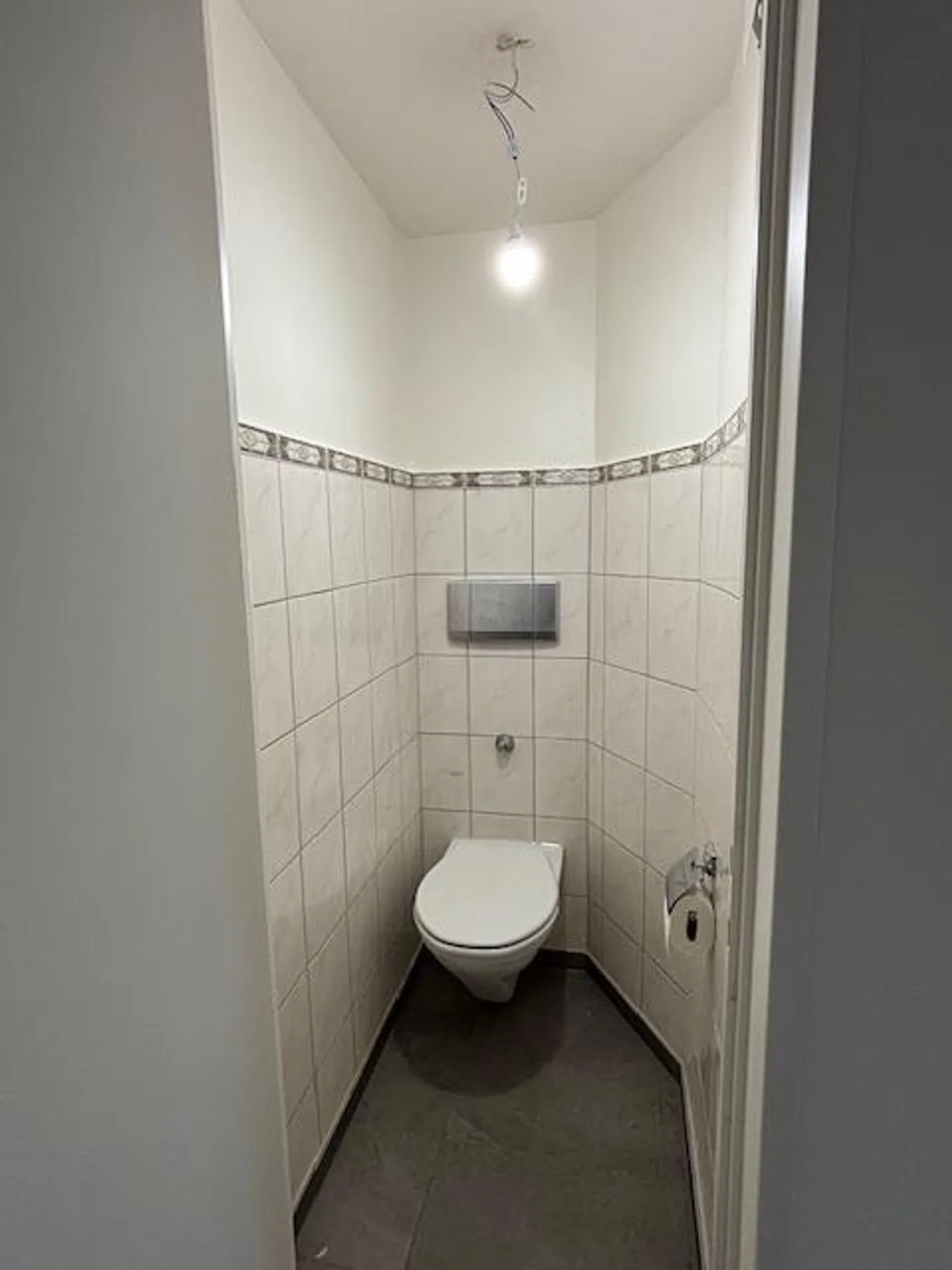Renovated apartment in an ideal location - Photo 7 of 10