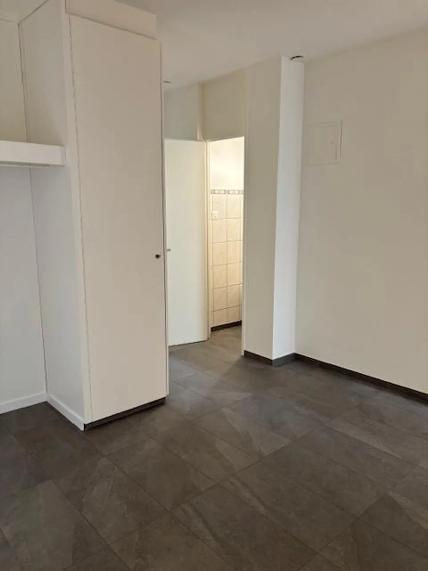 Renovated apartment in an ideal location - Photo 8 of 10