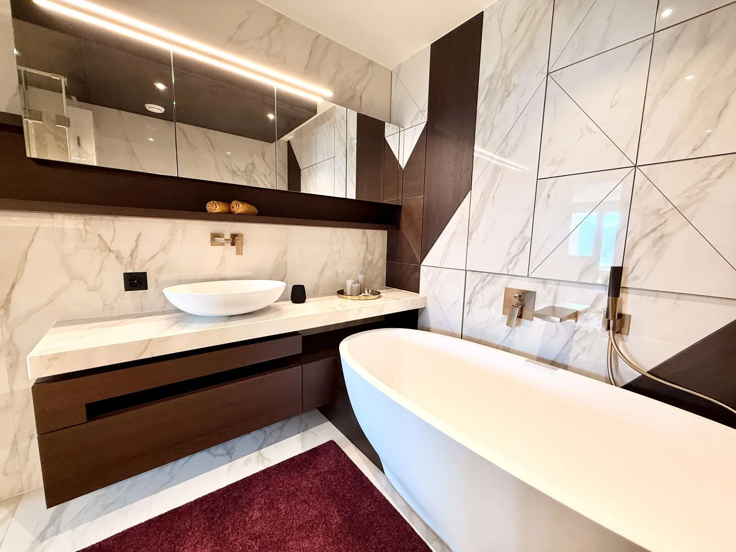 Large Luxury Apartment with Spacious Terrace and Breathtaking View - Photo 4 of 10