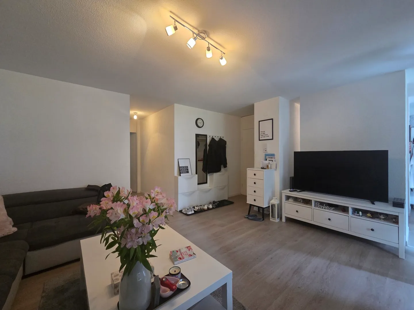 Schöne 2,5-Zimmer-Wohnung mit Terrasse - Foto 2 von 4