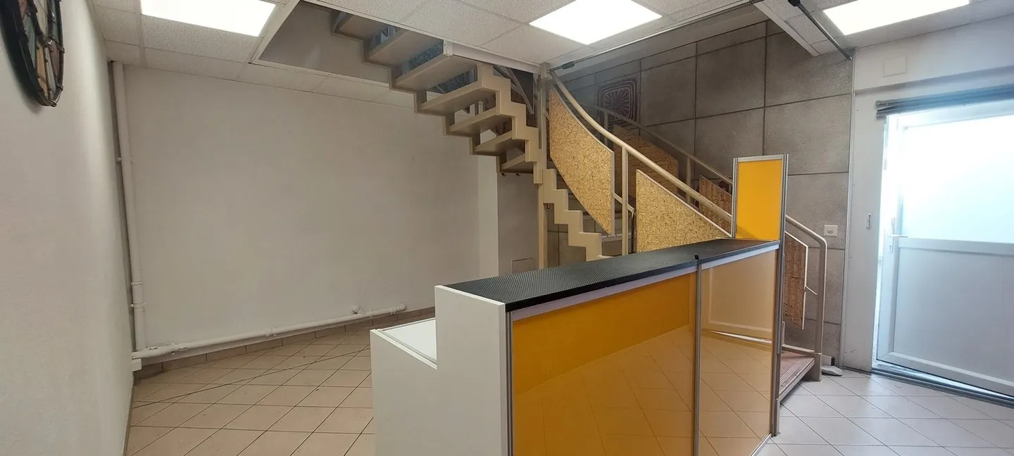 ZU VERMIETEN - GEWERBLICHER RAUM / SHOP - Foto 1 von 6