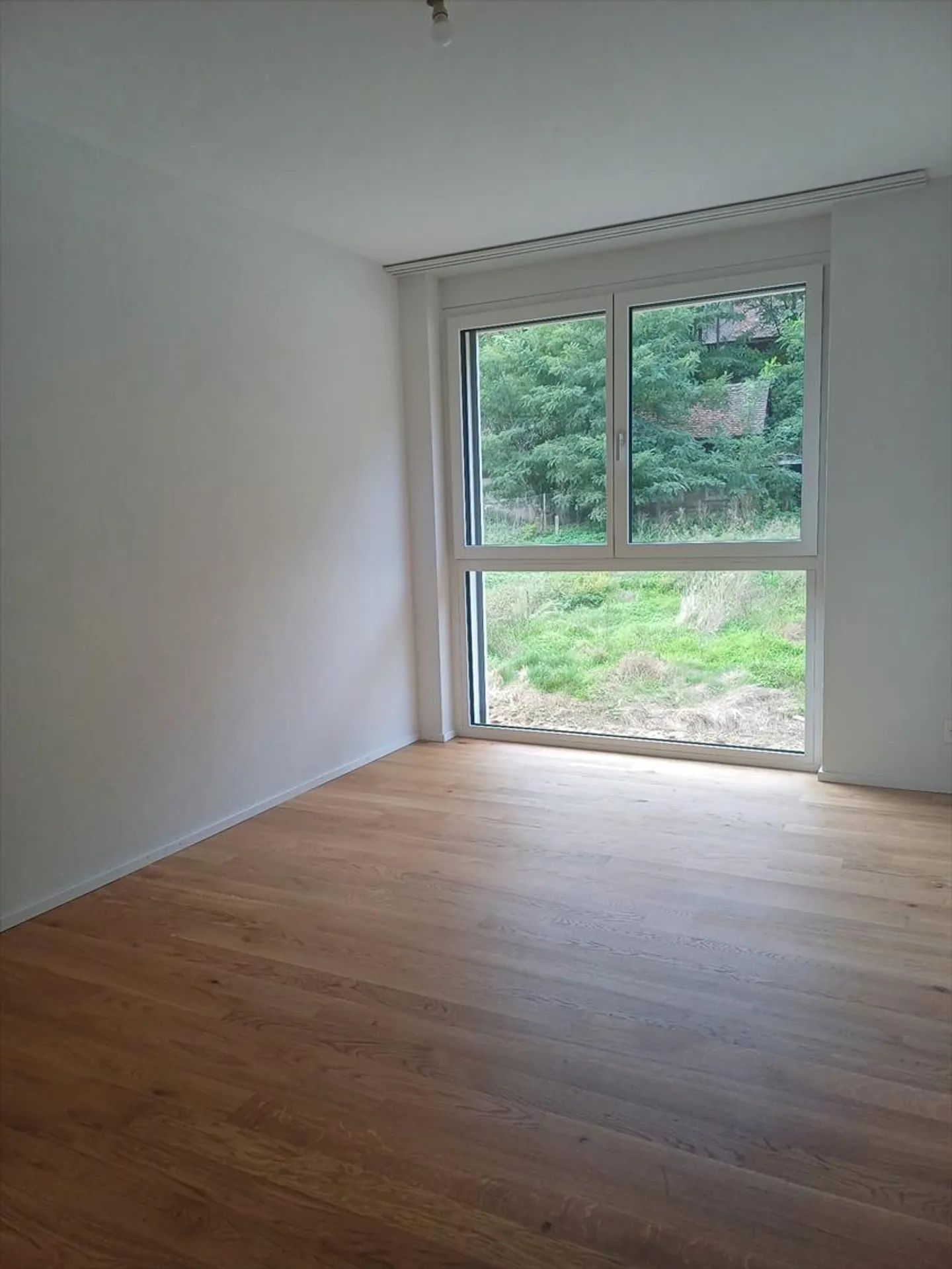 New 3-room apartments of approximately 77 or 83 m² including: - Entrance with - Photo 5 of 7