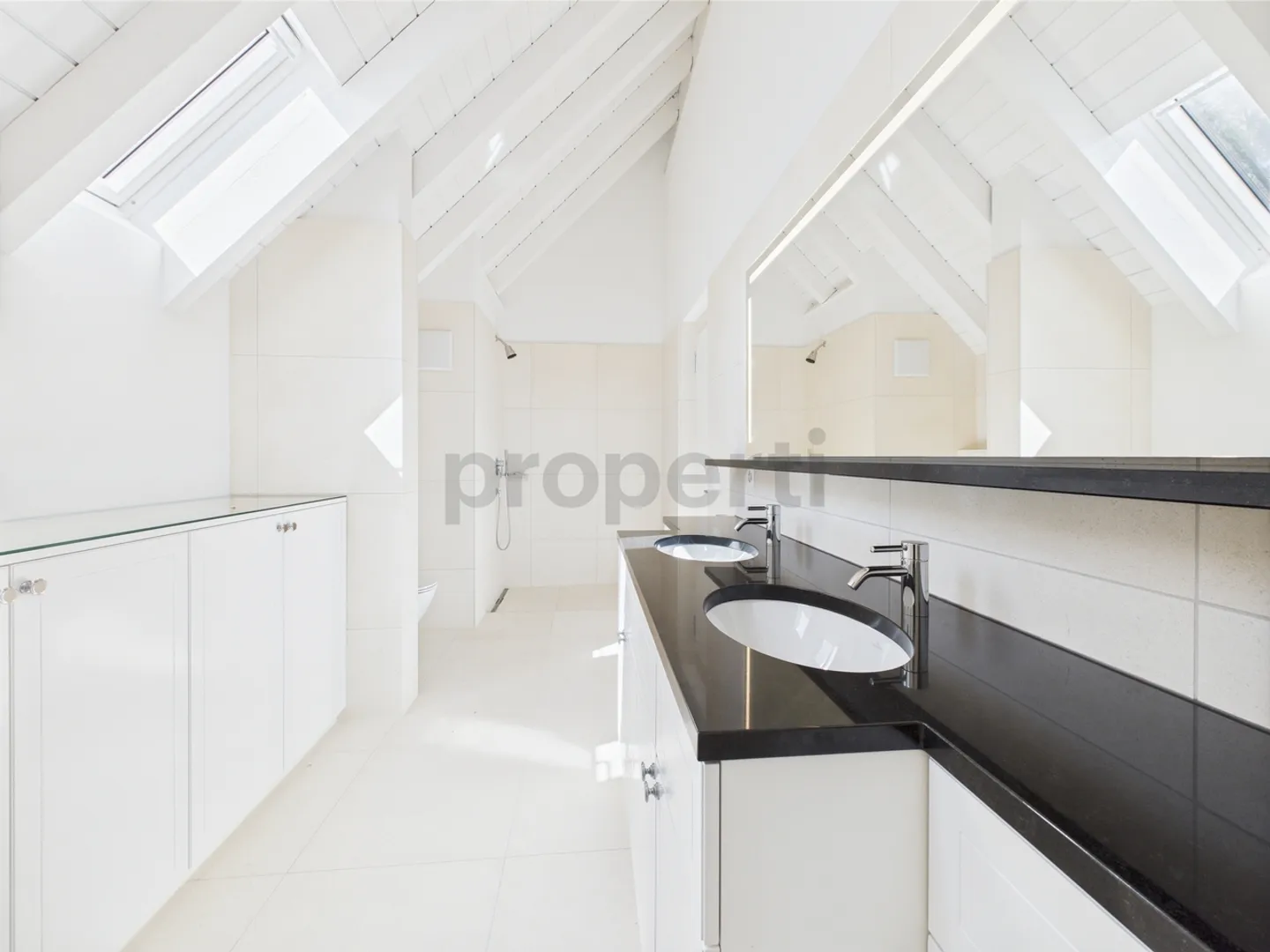 Maisonette lussuosa in una posizione tranquilla e privilegiata sopra il lago di Zurigo - Vivere con stile a Küsnacht - Foto 9 di 12