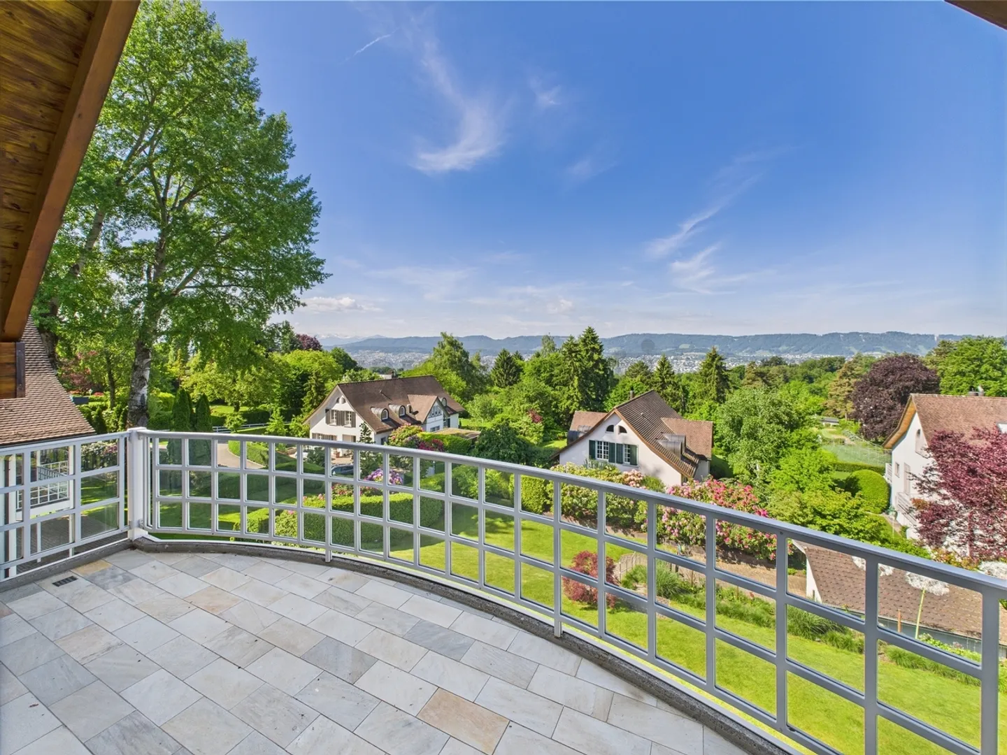 Maisonette lussuosa in una posizione tranquilla e privilegiata sopra il lago di Zurigo - Vivere con stile a Küsnacht - Foto 11 di 12