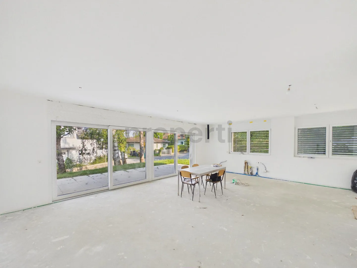 Peaceful living environment and choice of finishes - Photo 2 of 10