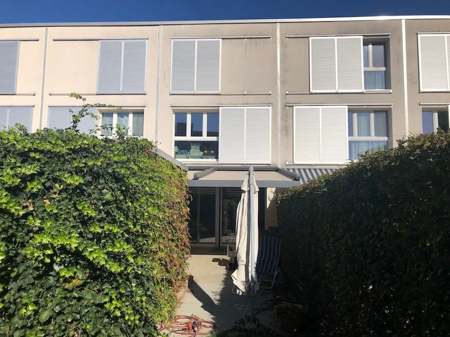 Architettura Moderna: Casa Unifamiliare con 5.5 Stanze in una Posizione Tranquilla - Foto 1 di 11