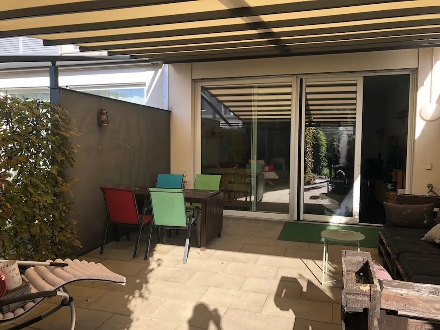 Architettura Moderna: Casa Unifamiliare con 5.5 Stanze in una Posizione Tranquilla - Foto 3 di 11