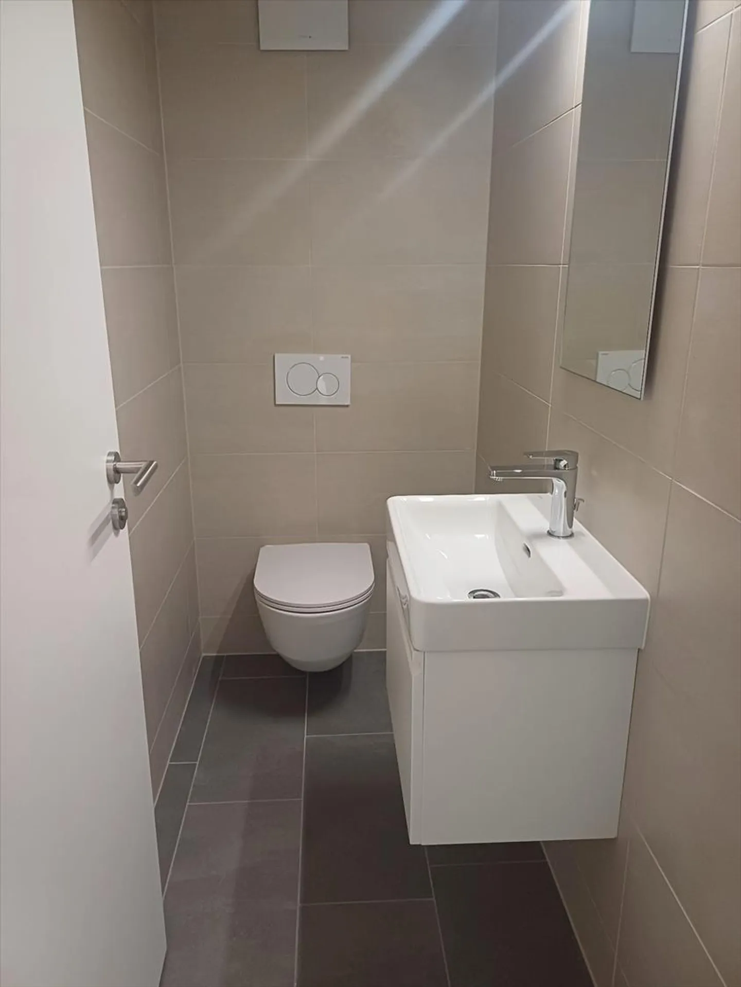 New 3-room apartments of approximately 77 or 83 m² including: - Entrance with - Photo 7 of 7