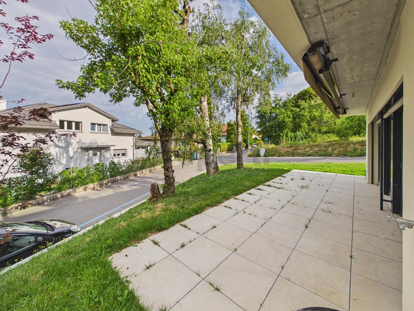 Peaceful living environment and choice of finishes - Photo 8 of 10