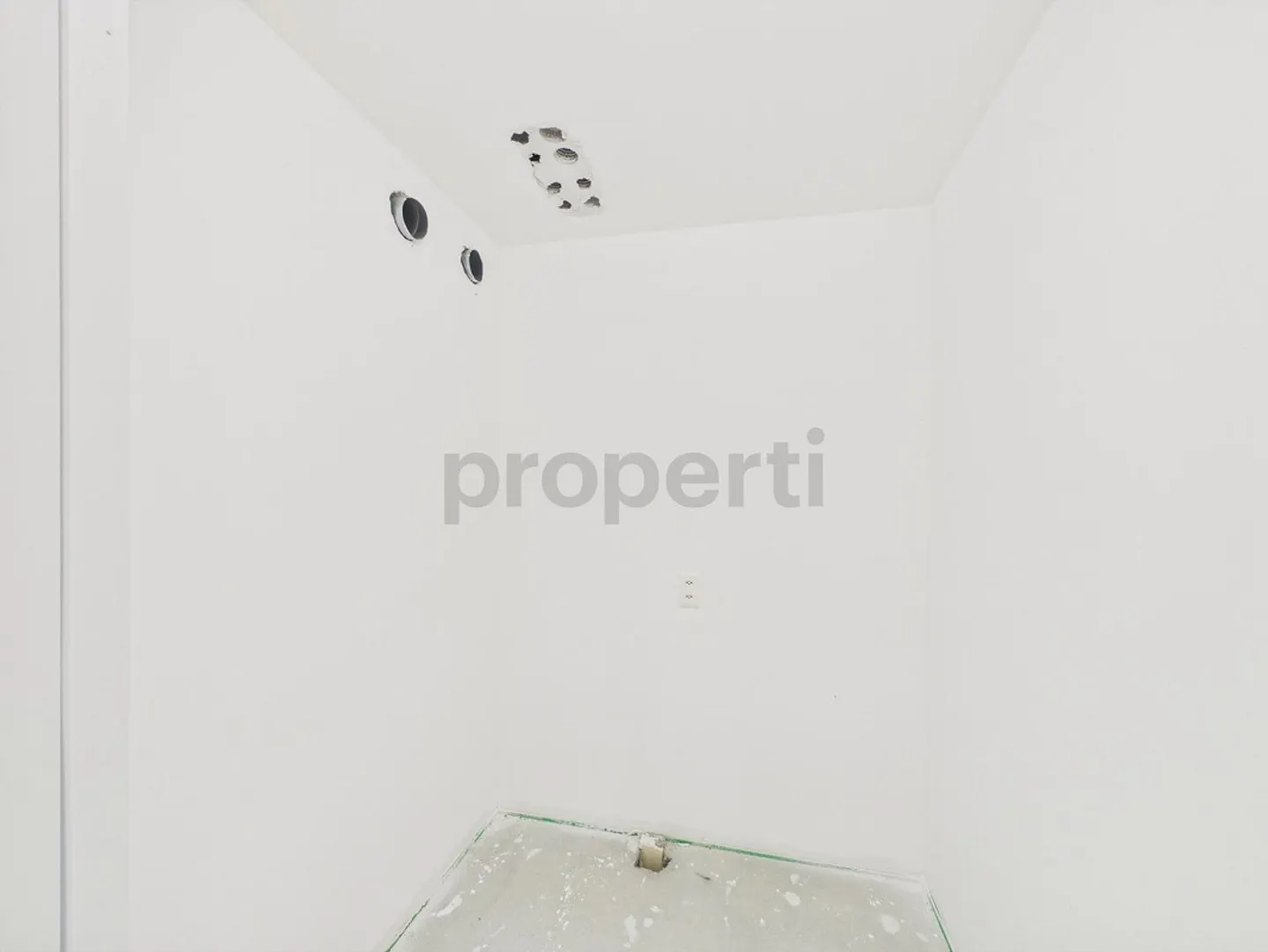 Peaceful living environment and choice of finishes - Photo 7 of 10