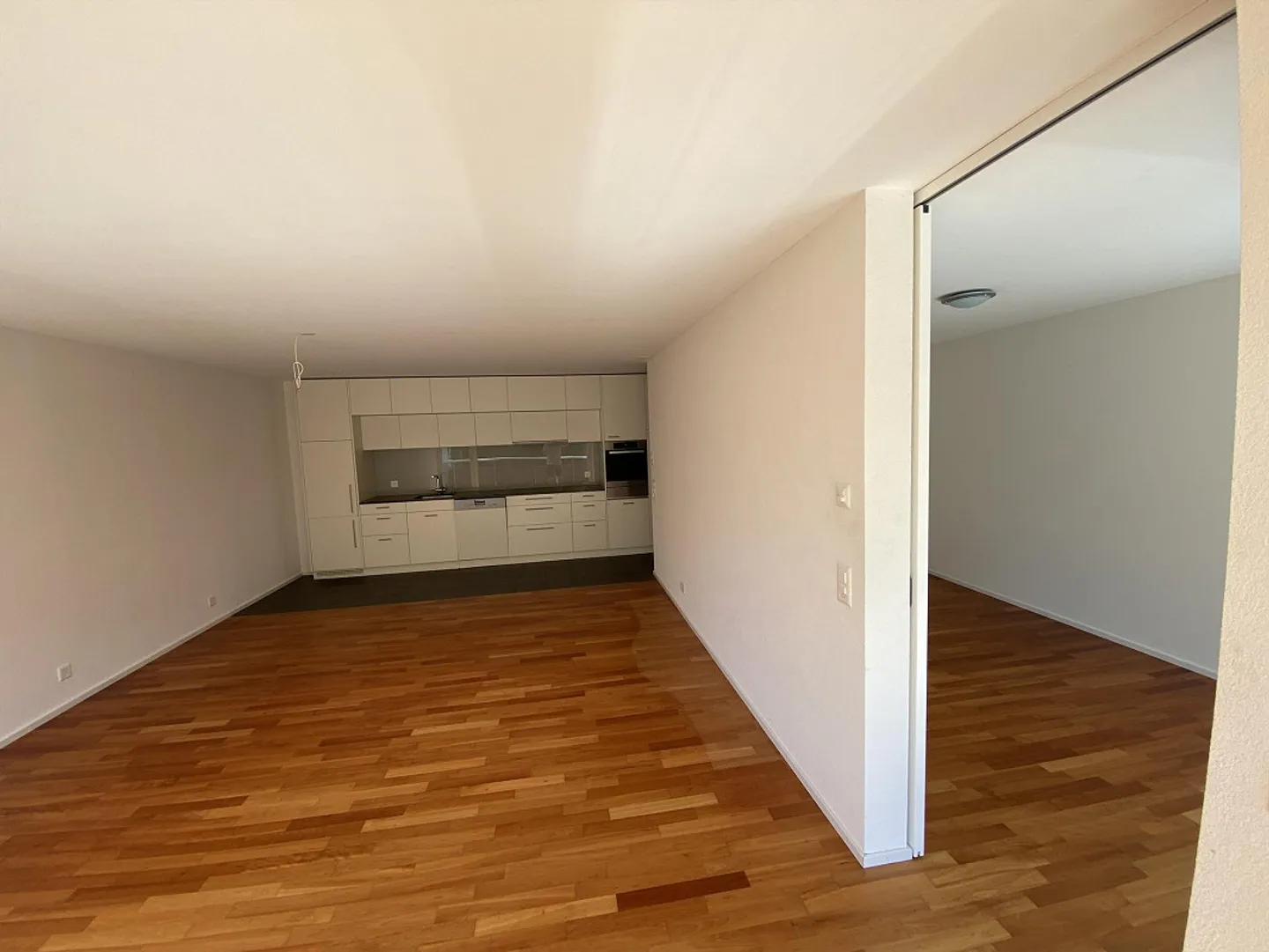 Modern apartment in ownership standard in a popular location with underground parking - Photo 5 of 12