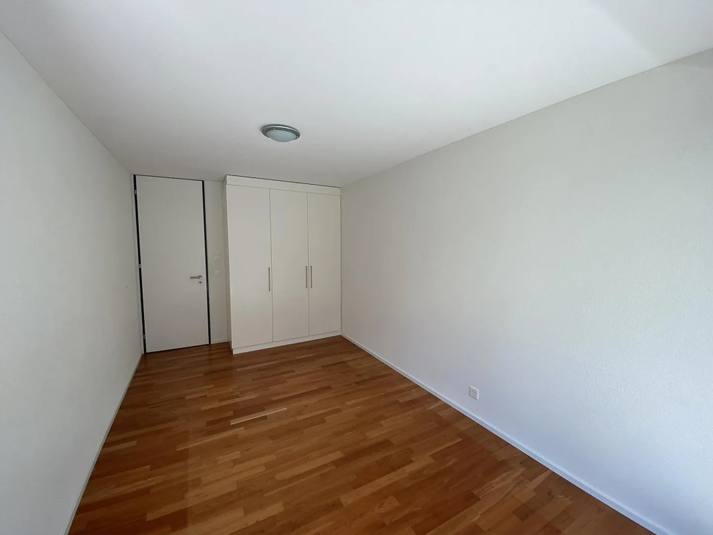 Modern apartment in ownership standard in a popular location with underground parking - Photo 7 of 12