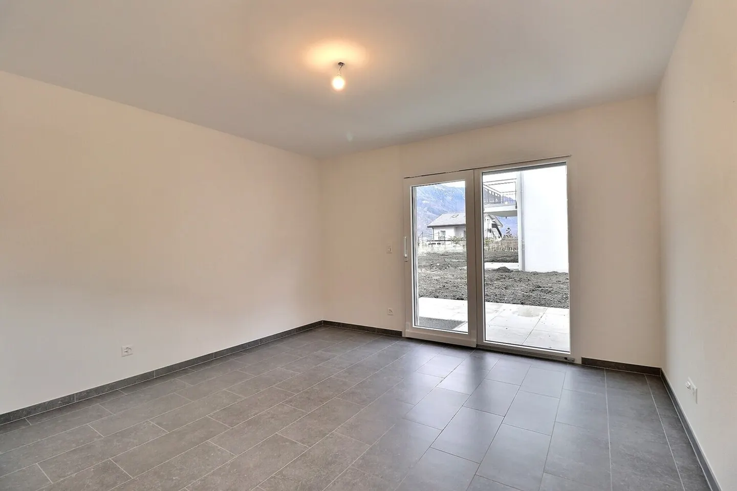 Magnificent 1-room apartment on the ground floor - Photo 1 of 4