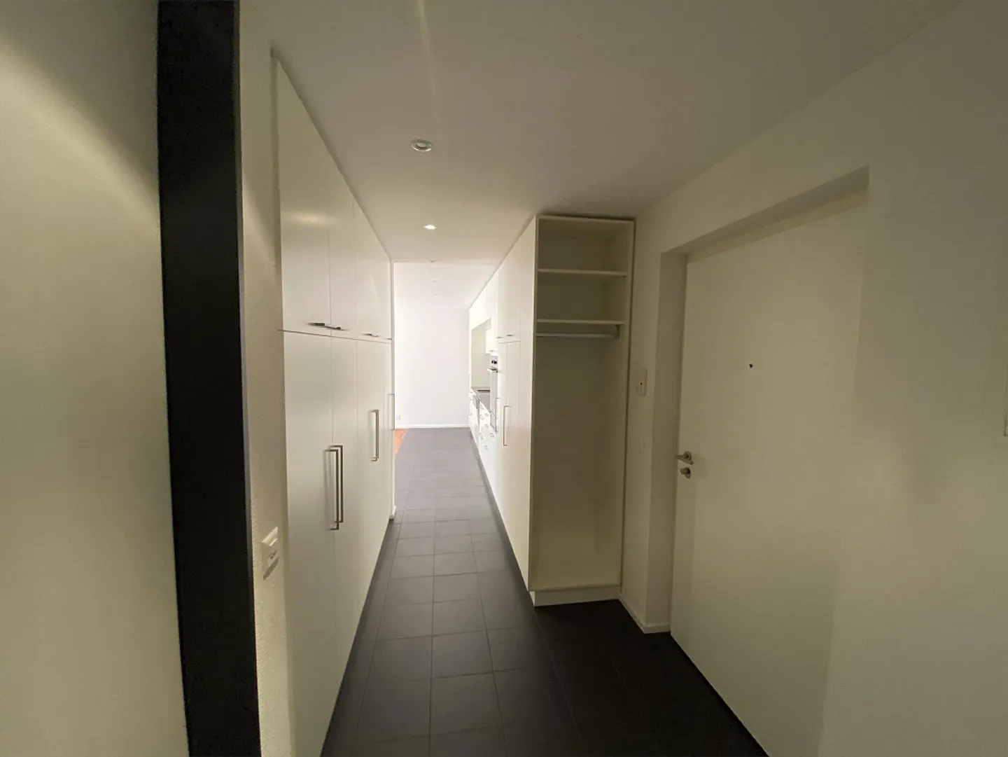 Modern apartment in ownership standard in a popular location with underground parking - Photo 10 of 12