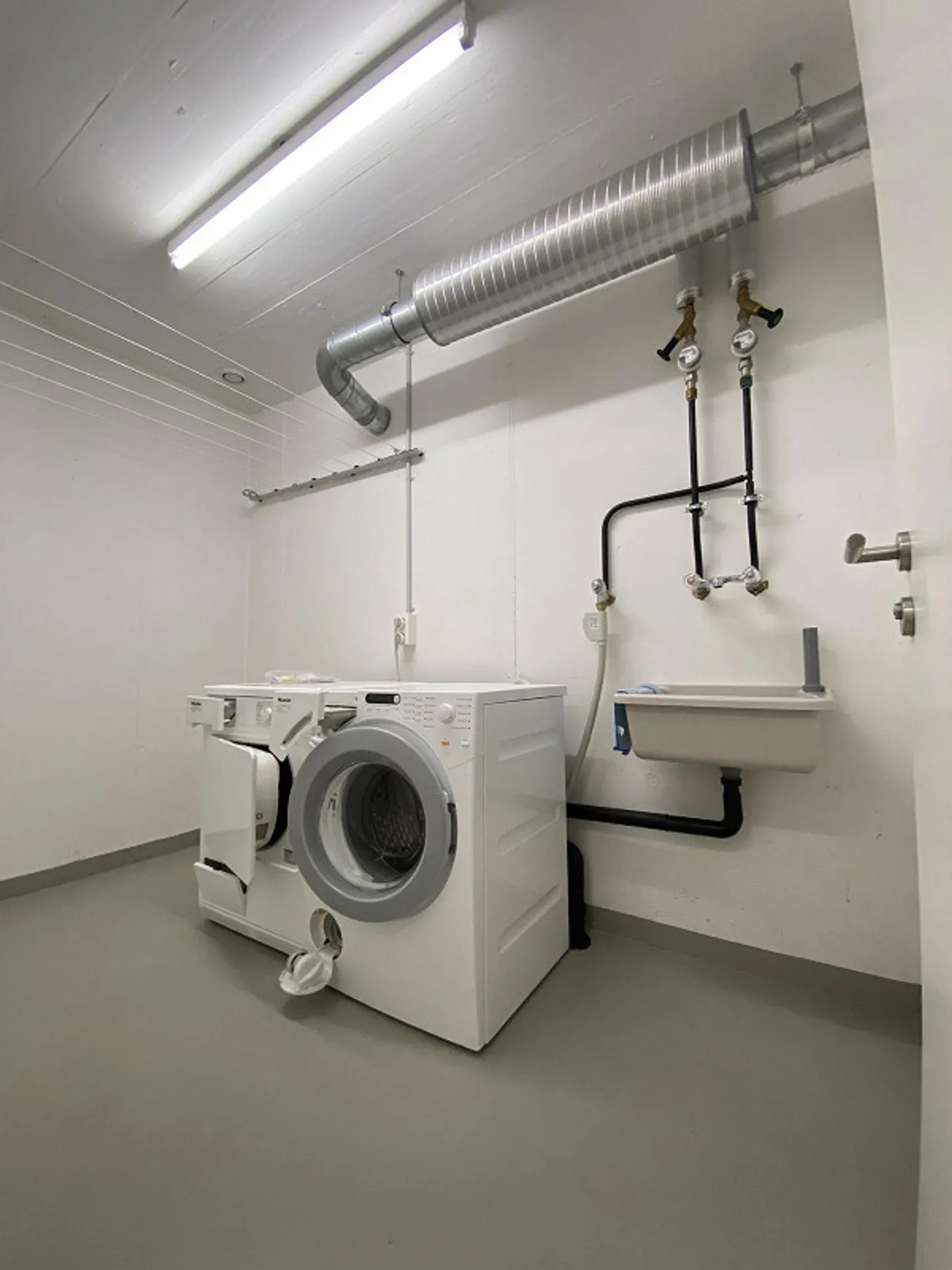 Modern apartment in ownership standard in a popular location with underground parking - Photo 11 of 12
