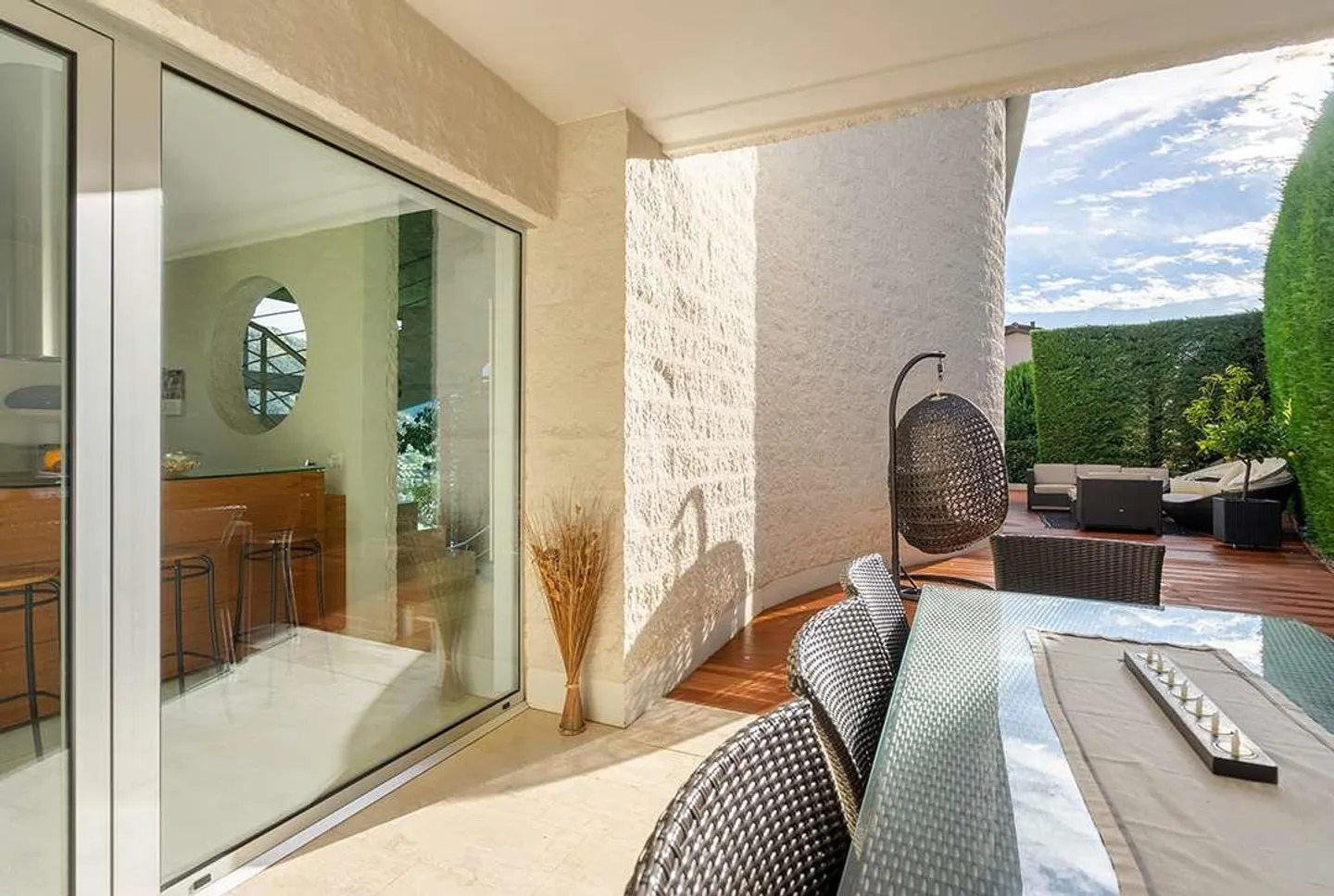 Lugano - Prestigious Villa with Lake View and Refined Outdoor Areas - Photo 1 of 13
