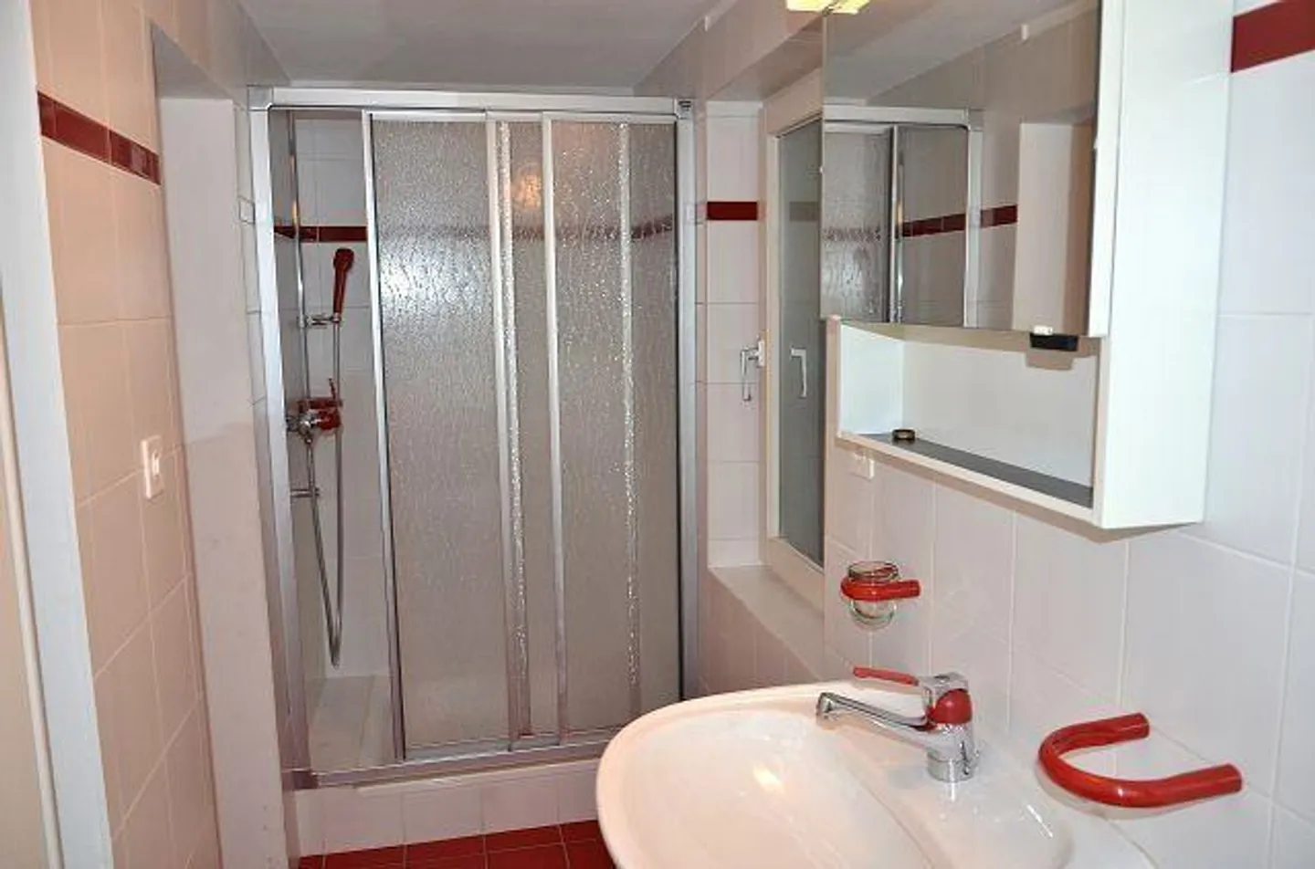 Grande proprietà con molto terreno in una posizione molto tranquilla e soleggiata... - Foto 22 di 37