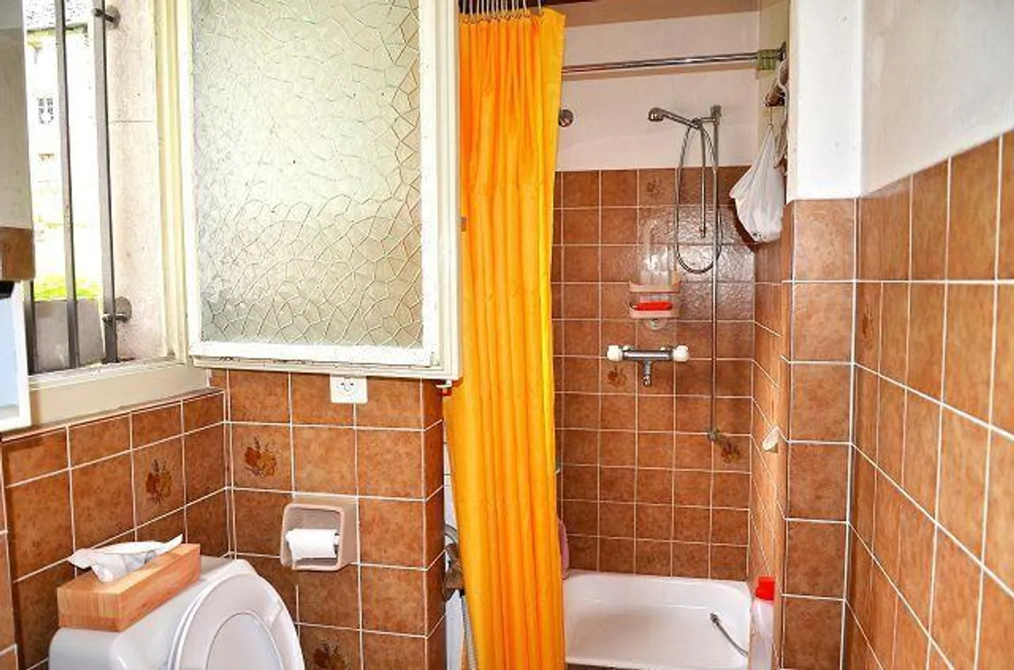 Grande proprietà con molto terreno in una posizione molto tranquilla e soleggiata... - Foto 23 di 37