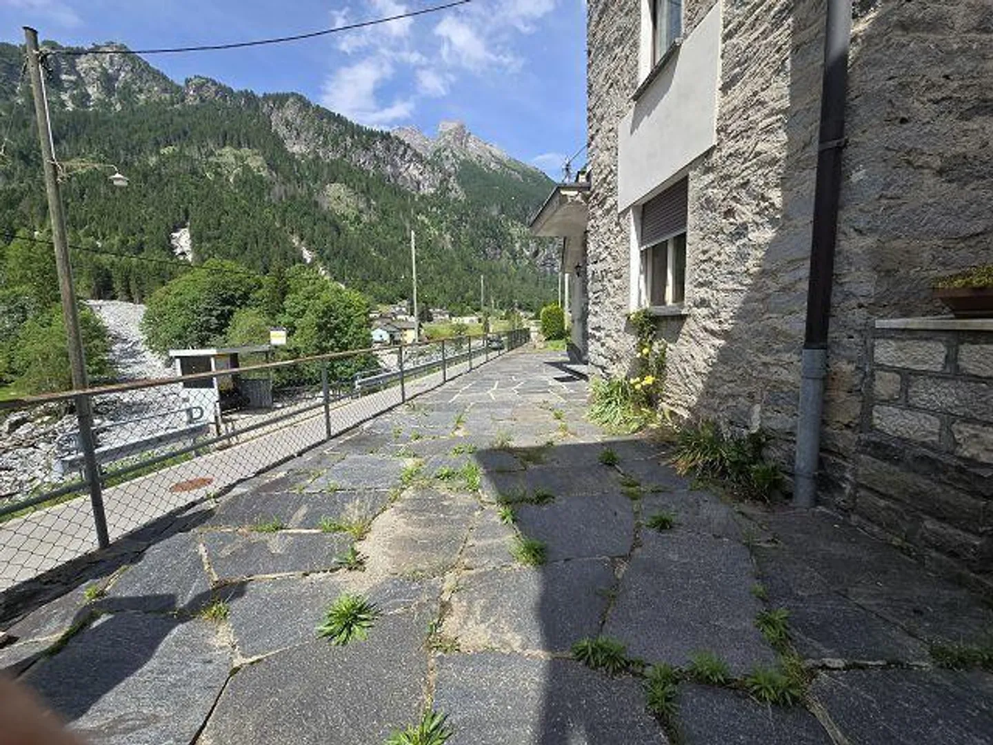 Grande proprietà con molto terreno in una posizione molto tranquilla e soleggiata... - Foto 24 di 37