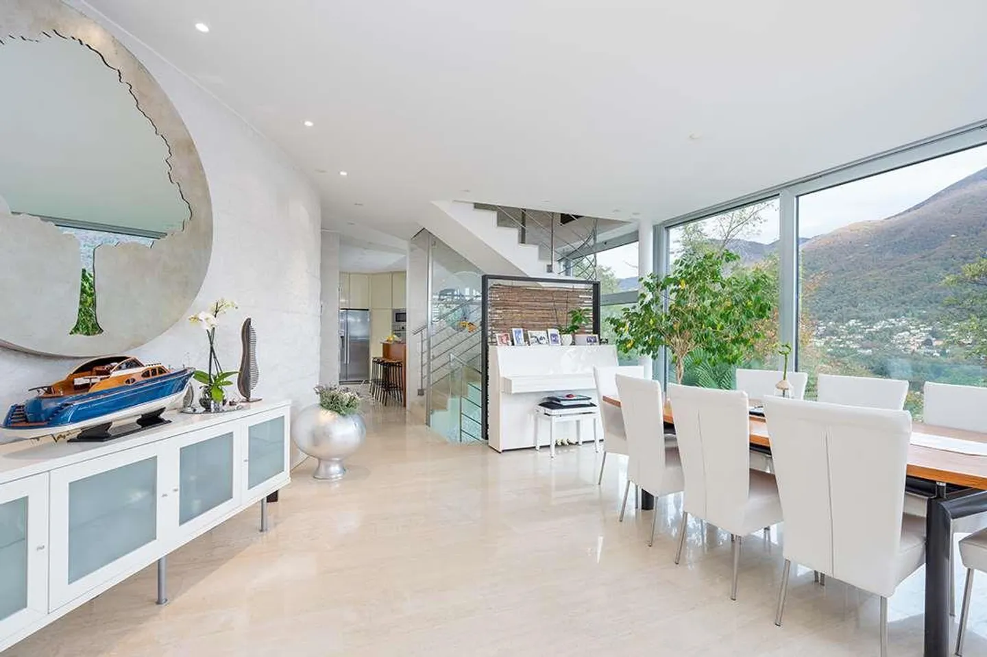 Lugano - Prestigious Villa with Lake View and Refined Outdoor Areas - Photo 5 of 13