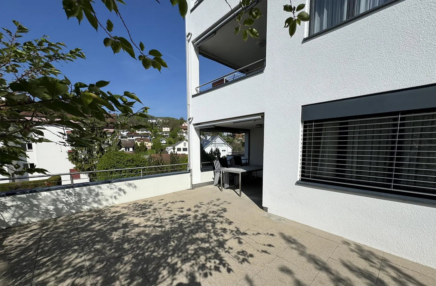 Appartamento giardino luminoso di 4½ locali con grande giardino privato in una posizione tranquilla - Foto 12 di 15